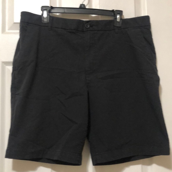 Izod Other - IZOD NWOT Men’s Casual Dress Shorts With Four Pockets. Size 38 Waist. Comfy.